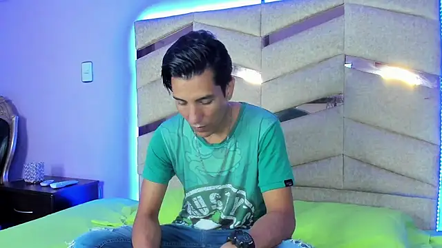 EdwardVlad online show from January 3, 7:18 pm