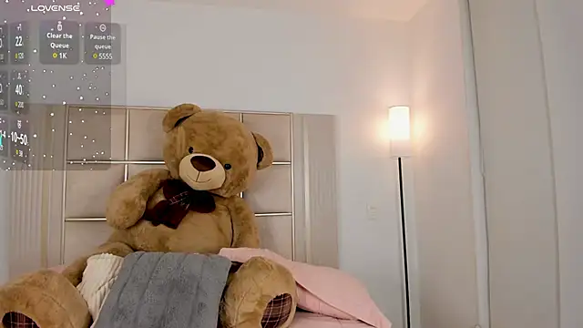 Snapshot of saraamiller_ chatting on January 13, 7:32 am saraamiller online show from January 13, 7:32 am