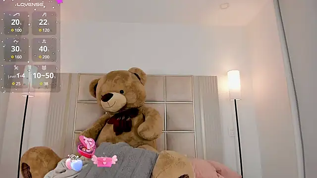 Snapshot of saraamiller_ chatting on February 11, 4:01 am saraamiller online show from February 11, 4:01 am