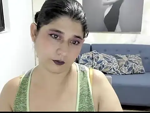 Snapshot of alinabozz1 chatting on June 6, 2:38 am alinabozz1 online show from June 6, 2:38 am