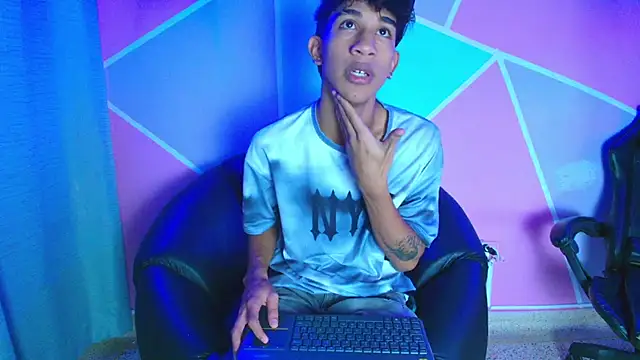 Snapshot of hares_mds chatting on December 5, 1:42 pm hares mds online show from December 5, 1:42 pm