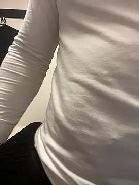 YU-KI00 online show from November 13, 9:30 am