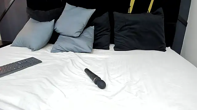 emilie xx  online show from December 30, 8:15 pm