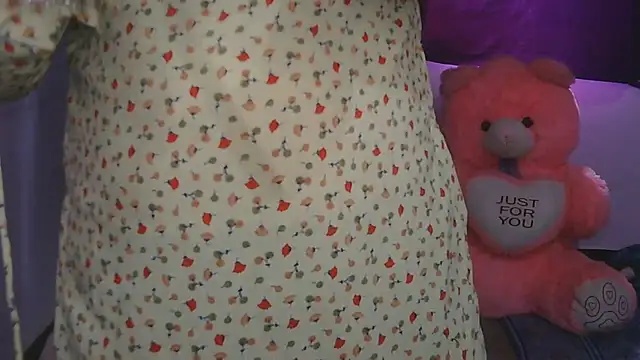 Snapshot of cutie-taara chatting on June 19, 3:44 am cutie-taara online show from June 19, 3:44 am