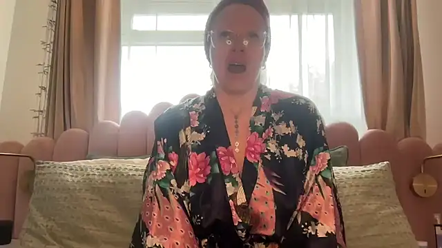 Snapshot of MelodyRoseUk chatting on March 23, 9:24 am MelodyRoseUk online show from March 23, 9:24 am