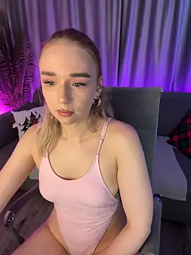 Snapshot of Eva_Millss chatting on December 16, 1:11 pm Eva Millss online show from December 16, 1:11 pm