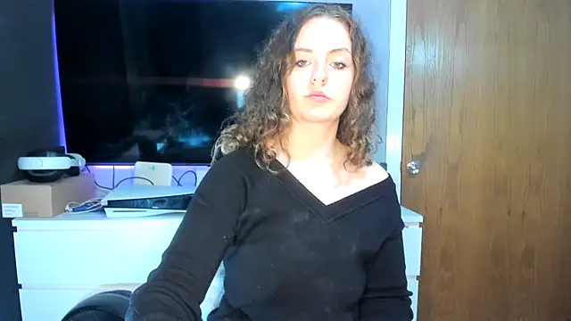 Snapshot of ENGLISHEMILY_69 chatting on December 12, 12:55 pm ENGLISHEMILY 69 online show from December 12, 12:55 pm