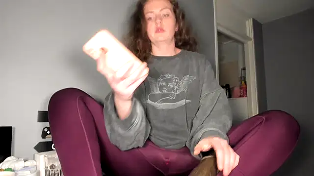 Snapshot of ENGLISHEMILY_69 chatting on March 4, 8:35 am ENGLISHEMILY 69 online show from March 4, 8:35 am