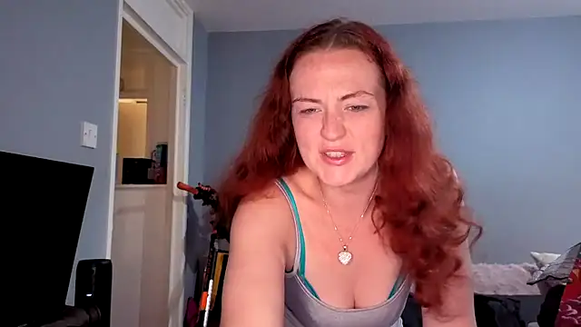 Snapshot of ENGLISHEMILY_69 chatting on September 17, 9:33 am ENGLISHEMILY 69 online show from September 17, 9:33 am