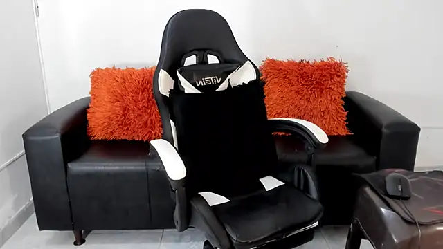 JuanDiegoKing online show from March 12, 10:39 pm