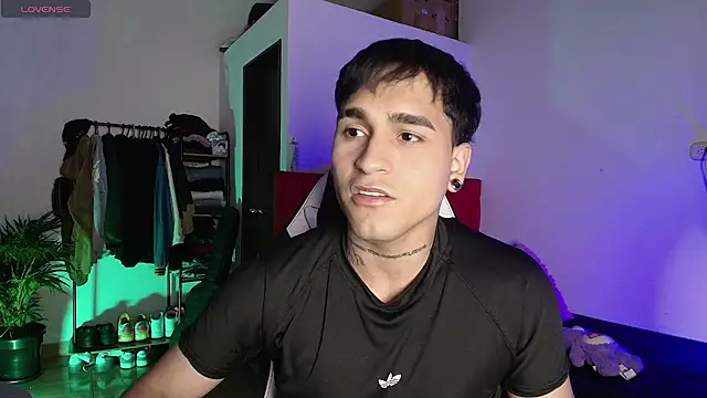 Snapshot of christianwang chatting on June 27, 1:43 am christianwang online show from June 27, 1:43 am