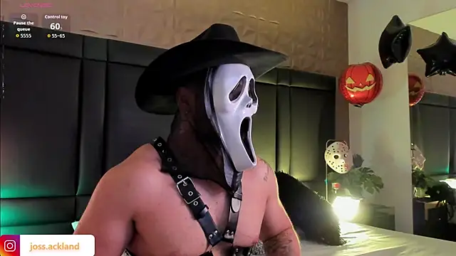 Snapshot of JossAckland chatting on October 31, 7:59 pm JossAckland online show from October 31, 7:59 pm