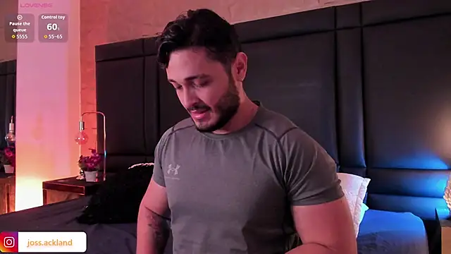 Snapshot of JossAckland chatting on November 13, 8:30 pm JossAckland online show from November 13, 8:30 pm