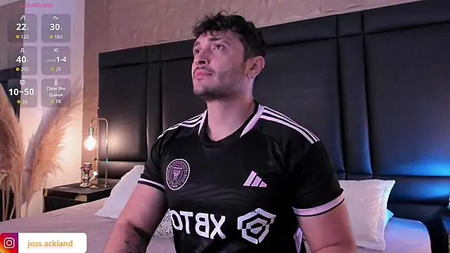 Snapshot of JossAckland chatting on November 23, 7:24 pm JossAckland online show from November 23, 7:24 pm