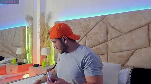 JossAckland online show from February 18, 7:43 pm