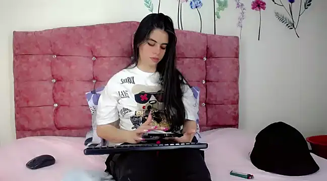 Snapshot of Madisson_Ivanova chatting on December 14, 1:28 am Madisson Ivanova online show from December 14, 1:28 am