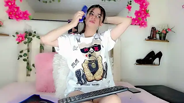 Snapshot of Madisson_Ivanova chatting on January 16, 5:00 am Madisson Ivanova online show from January 16, 5:00 am