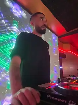 Snapshot of djtimka chatting on September 29, 7:19 pm djtimka online show from September 29, 7:19 pm