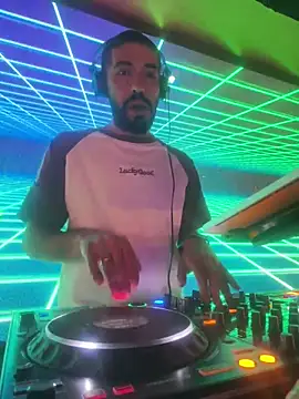 Snapshot of djtimka chatting on October 11, 8:07 pm djtimka online show from October 11, 8:07 pm