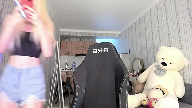 Velvetsky 1 online show from February 15, 4:03 pm