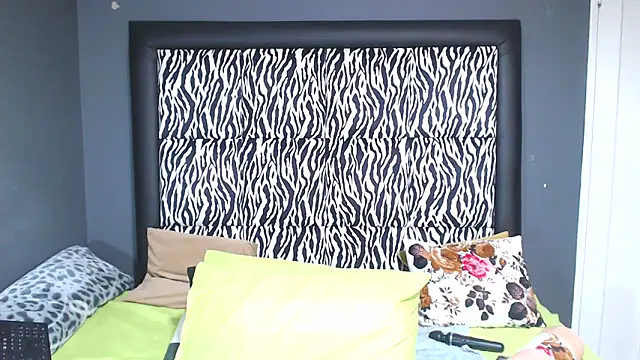 Snapshot of KinkyTall85 chatting on March 19, 10:00 am KinkyTall85 online show from March 19, 10:00 am