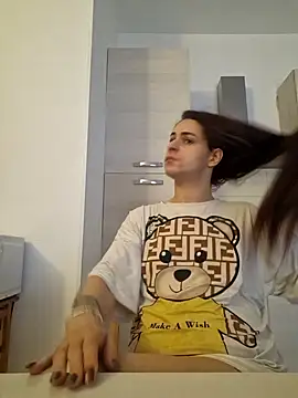 Snapshot of perla97 chatting on October 27, 1:04 pm perla97 online show from October 27, 1:04 pm