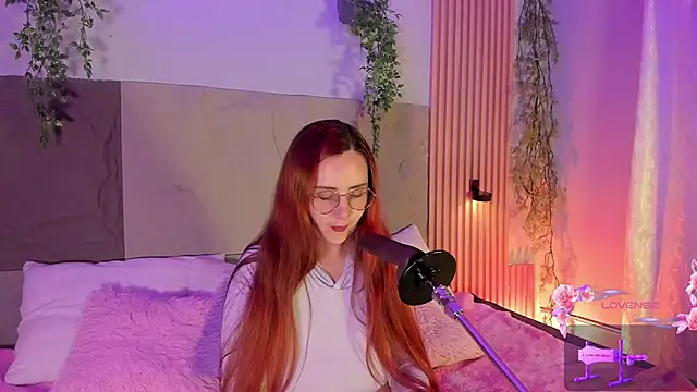 centaurigirl online show from February 18, 2:18 am