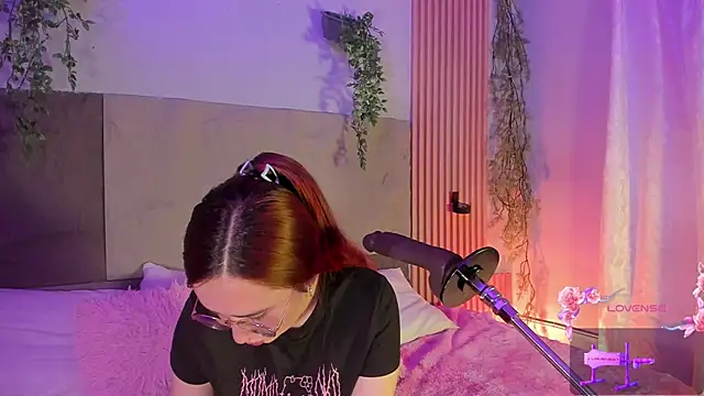 centaurigirl online show from February 19, 4:30 am