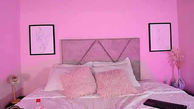 Emilyh  online show from October 23, 10:36 am