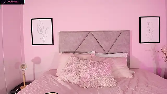 Emilyh  online show from November 24, 10:48 am