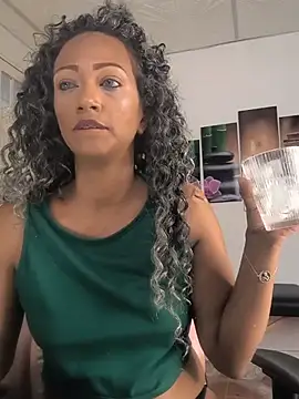 Snapshot of Amaliu_ chatting on June 7, 6:33 pm Amaliu online show from June 7, 6:33 pm