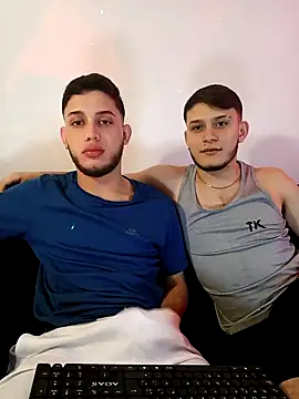 Snapshot of TommyandBillie chatting on November 3, 6:09 pm TommyandBillie online show from November 3, 6:09 pm