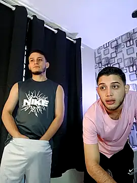 Snapshot of TommyandBillie chatting on November 22, 6:07 pm TommyandBillie online show from November 22, 6:07 pm