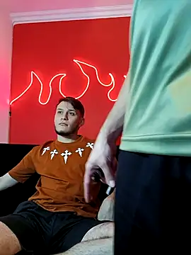 Snapshot of TommyandBillie chatting on December 1, 6:13 pm TommyandBillie online show from December 1, 6:13 pm