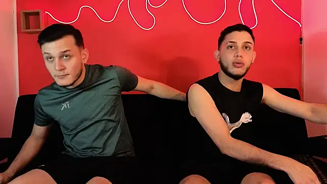 Snapshot of TommyandBillie chatting on December 15, 10:03 pm TommyandBillie online show from December 15, 10:03 pm