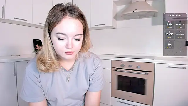 SheenaDollins online show from December 4, 9:51 am