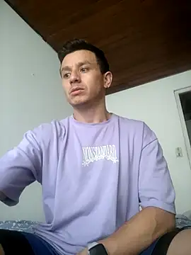 Snapshot of Andrewfalcon chatting on December 6, 12:38 pm Andrewfalcon online show from December 6, 12:38 pm