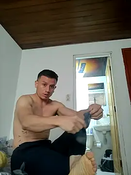 Snapshot of Andrewfalcon chatting on December 21, 11:55 am Andrewfalcon online show from December 21, 11:55 am