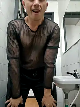 Snapshot of Andrewfalcon chatting on February 5, 3:42 pm Andrewfalcon online show from February 5, 3:42 pm