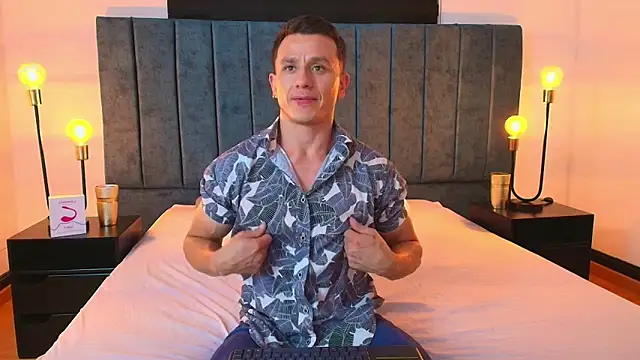 Snapshot of Andrewfalcon chatting on February 13, 6:59 pm Andrewfalcon online show from February 13, 6:59 pm