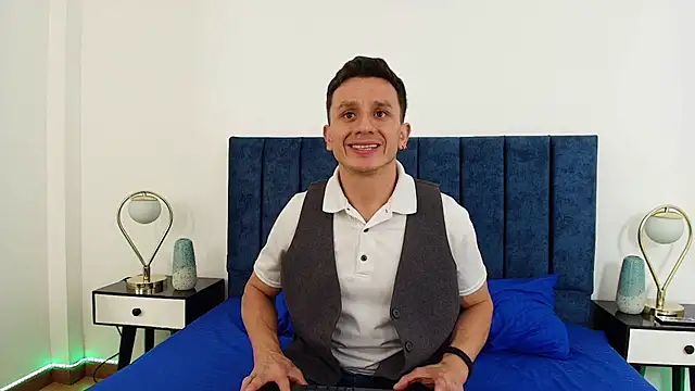 Snapshot of Andrewfalcon chatting on March 21, 7:24 pm Andrewfalcon online show from March 21, 7:24 pm