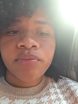 Snapshot of DANIELA_MICHEL chatting on February 2, 9:23 pm DANIELA MICHEL online show from February 2, 9:23 pm