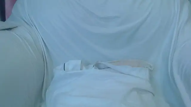 Snapshot of Petite_amor2 chatting on March 21, 10:28 pm Petite amor2 online show from March 21, 10:28 pm