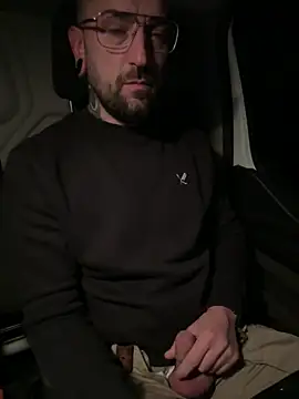 Snapshot of _Haptic_ chatting on December 10, 4:24 am Haptic online show from December 10, 4:24 am