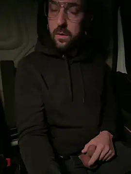 Snapshot of _Haptic_ chatting on December 16, 4:13 am Haptic online show from December 16, 4:13 am