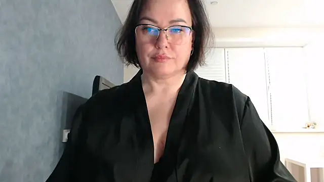 Nora Star online show from November 12, 6:30 pm