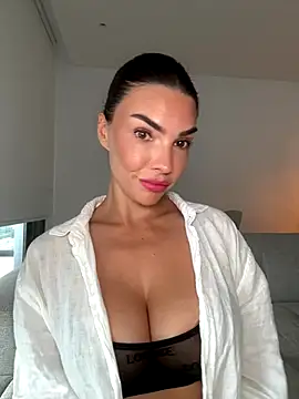 krissiswrld- online show from November 24, 1:33 pm