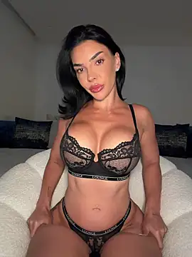 krissiswrld- online show from April 30, 5:30 pm