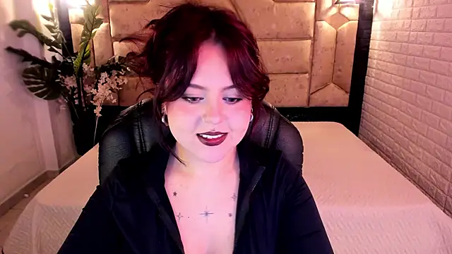 Snapshot of crimson_tati_ chatting on May 8, 5:13 am crimson tati online show from May 8, 5:13 am