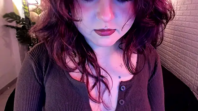 Snapshot of crimson_tati_ chatting on May 10, 5:01 am crimson tati online show from May 10, 5:01 am